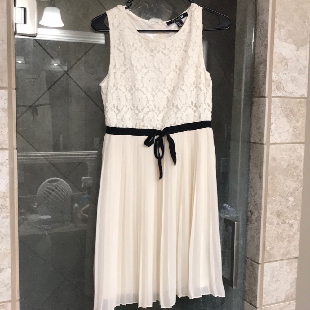 Forever 21 women’s size medium black and white